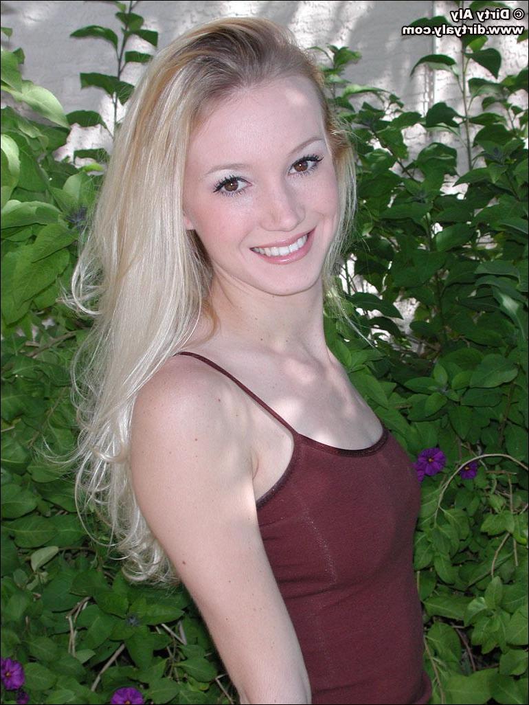 20P Pictures of teen girl Dirty Aly exposing her tits for you