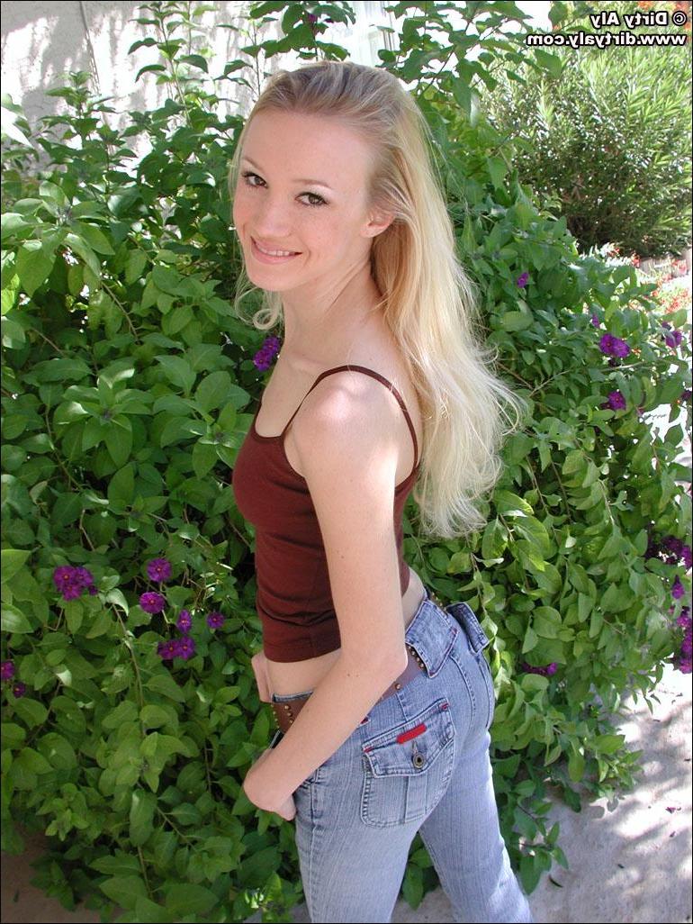 20P Pictures of teen girl Dirty Aly exposing her tits for you