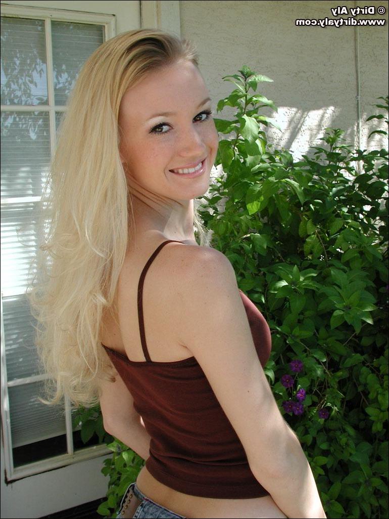 20P Pictures of teen girl Dirty Aly exposing her tits for you