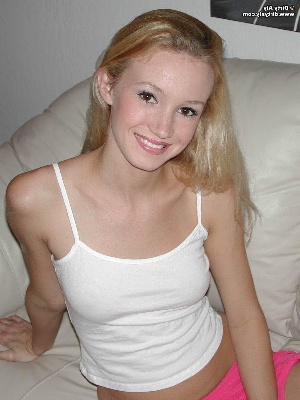20P Pictures of Dirty Aly exposing herself to you