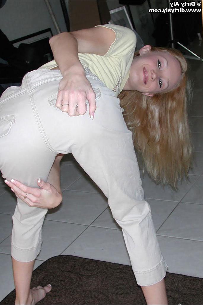 20P Pictures of Dirty Aly all ready for some hot teen sex