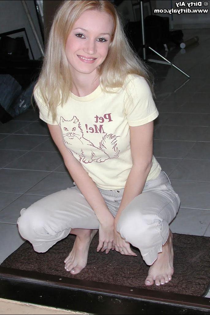 20P Pictures of Dirty Aly all ready for some hot teen sex