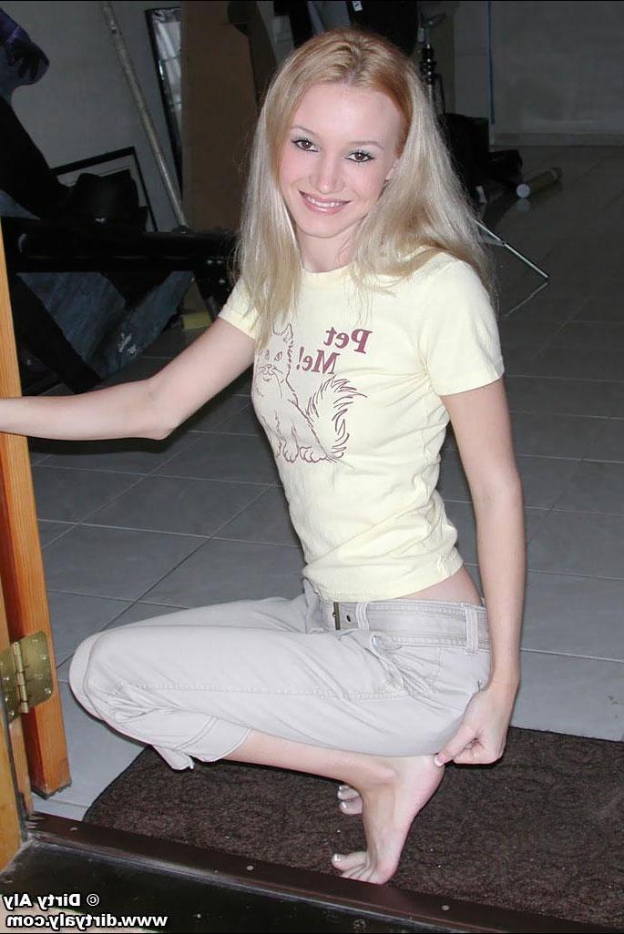 20P Pictures of Dirty Aly all ready for some hot teen sex