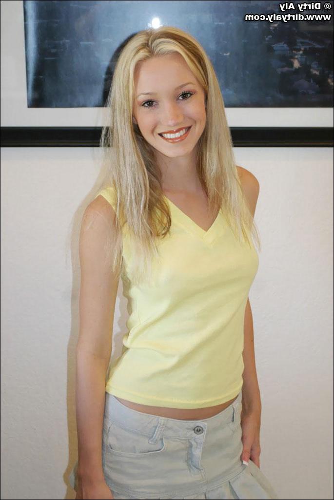 20P Pictures of Dirty Aly getting totally nude for you