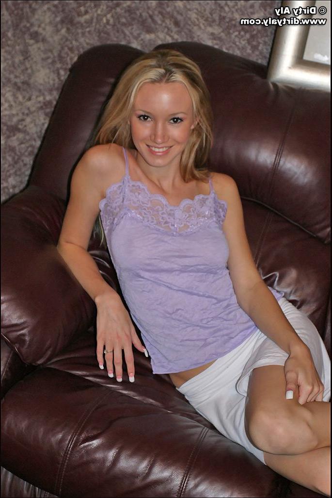 20P Pictures of Dirty Aly spreading her legs for you