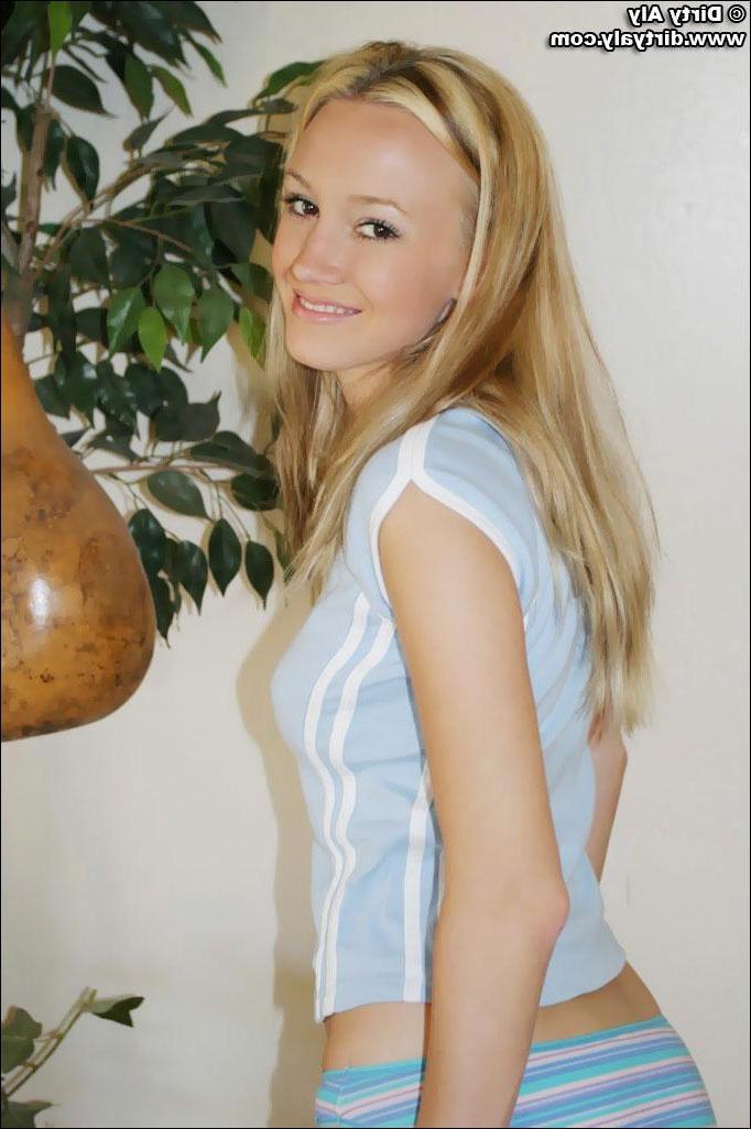 20P Pictures of teen Dirty Aly completely nude for you