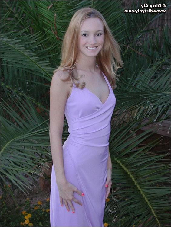 20P Pictures of Dirty Aly getting naked in the back yard