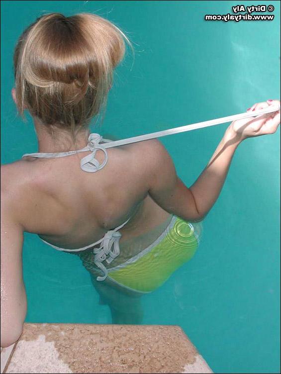 20P Pictures of Dirty Aly going for a swim