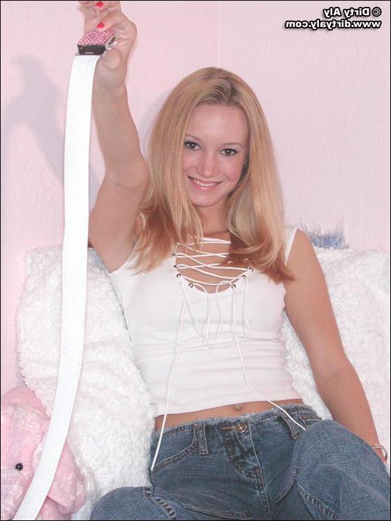 20P Pictures of Dirty Aly stripping off her jeans