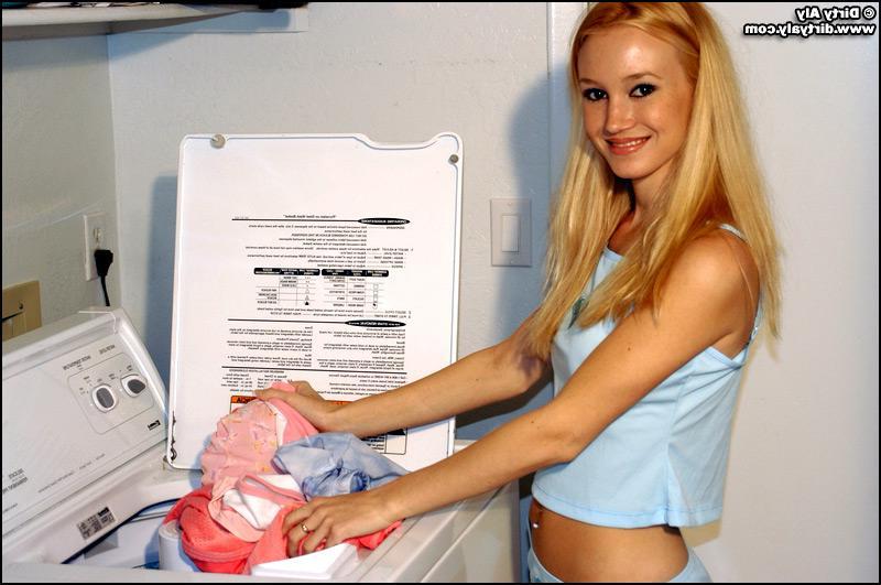 20P Pictures of Dirty Aly doing her laundry all nude