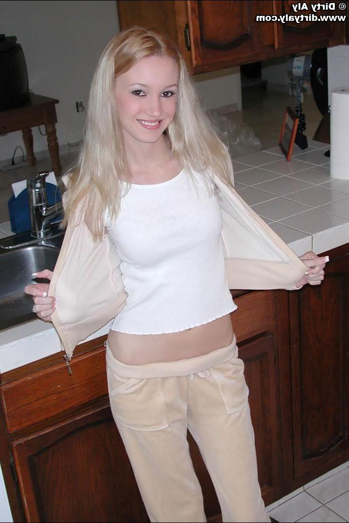 20P Pictures of Dirty Aly spreading her legs at home