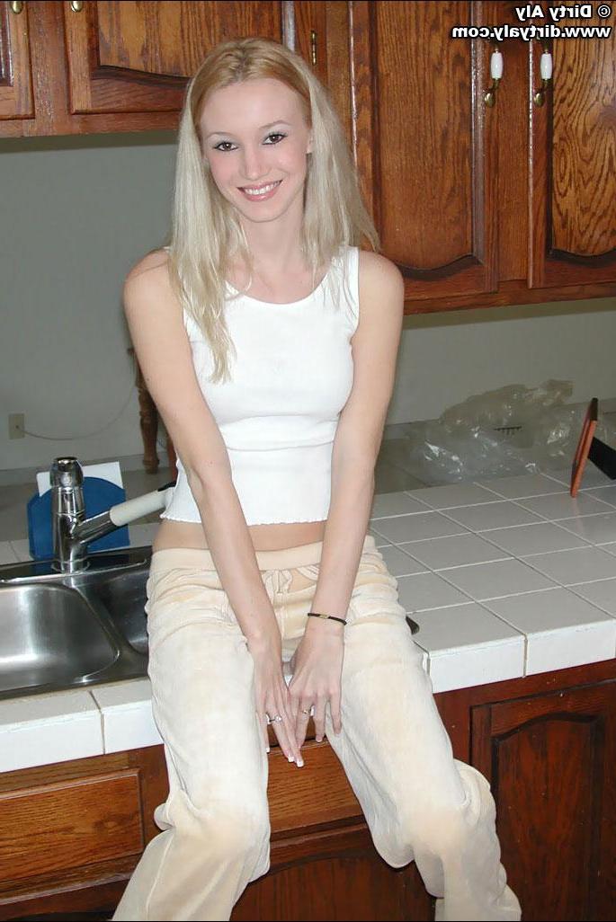 20P Pictures of Dirty Aly spreading her legs at home