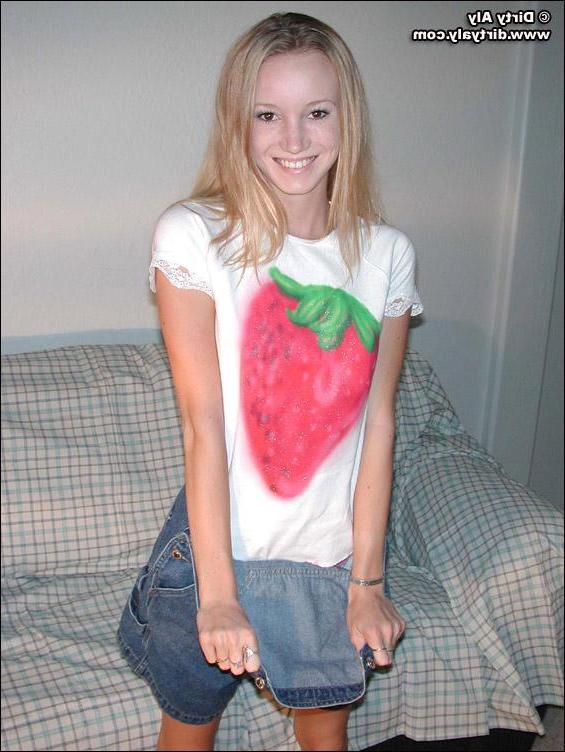 20P Pictures of Dirty Aly getting all naked at home