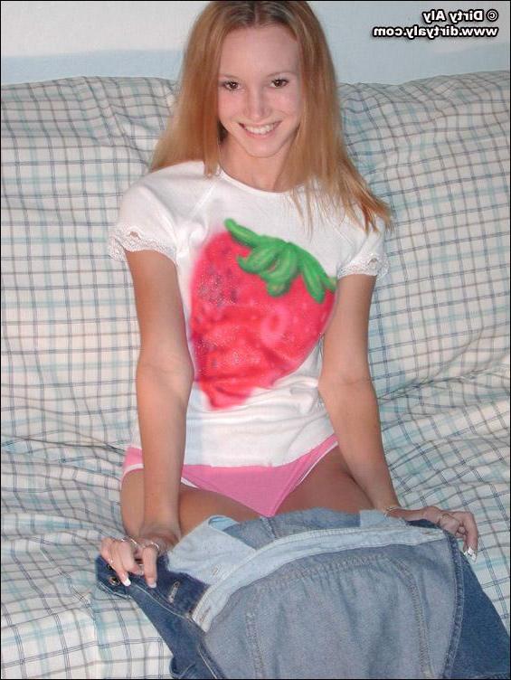 20P Pictures of Dirty Aly getting all naked at home