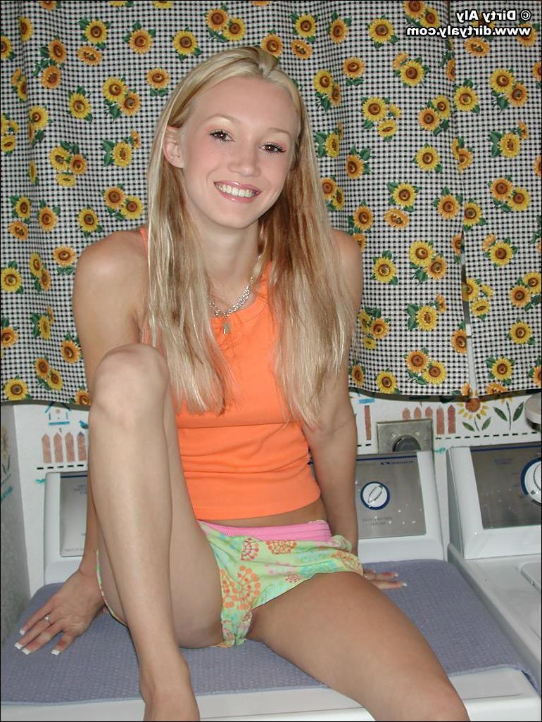 20P Pictures of Dirty Aly doing her laundry