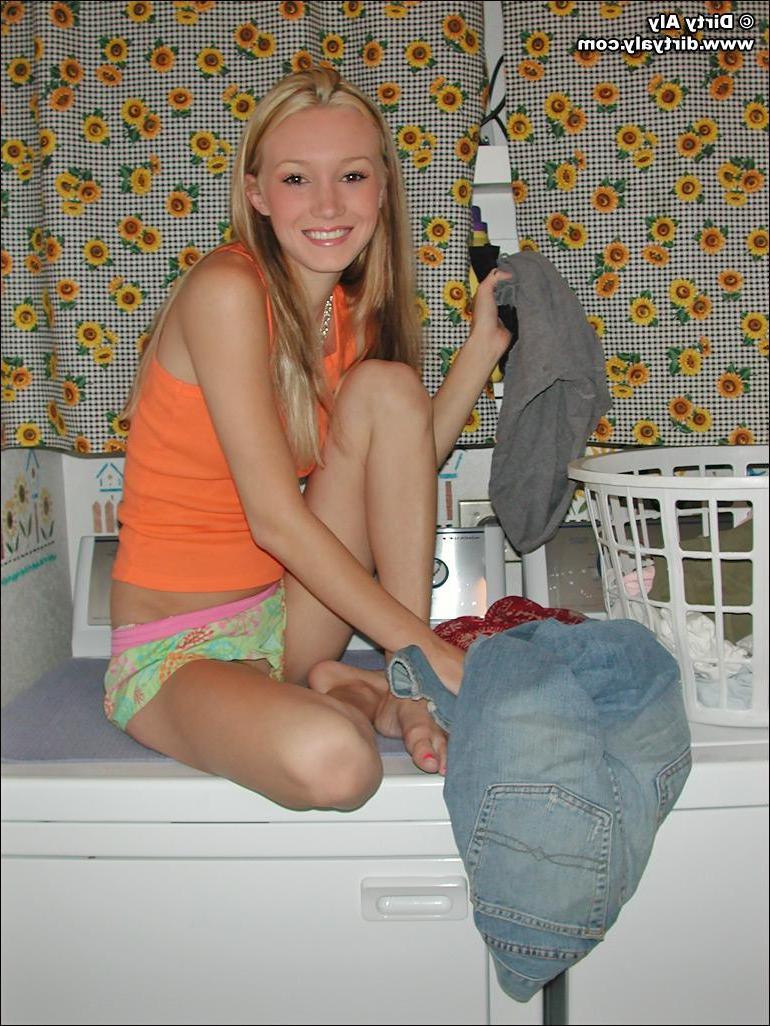 20P Pictures of Dirty Aly doing her laundry