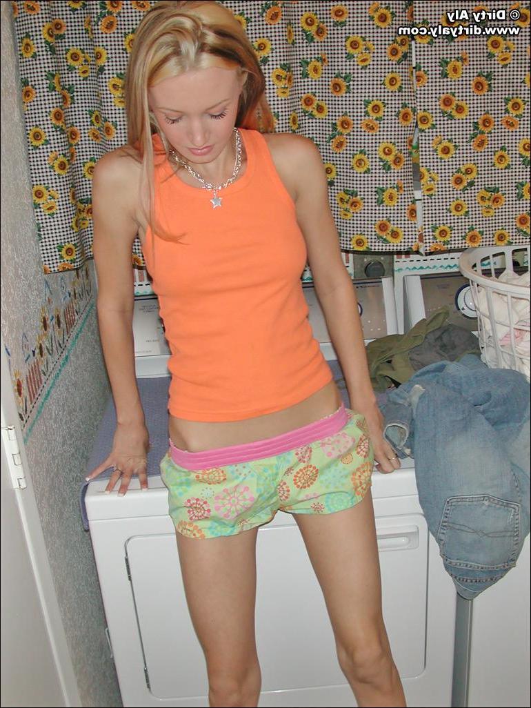 20P Pictures of Dirty Aly doing her laundry