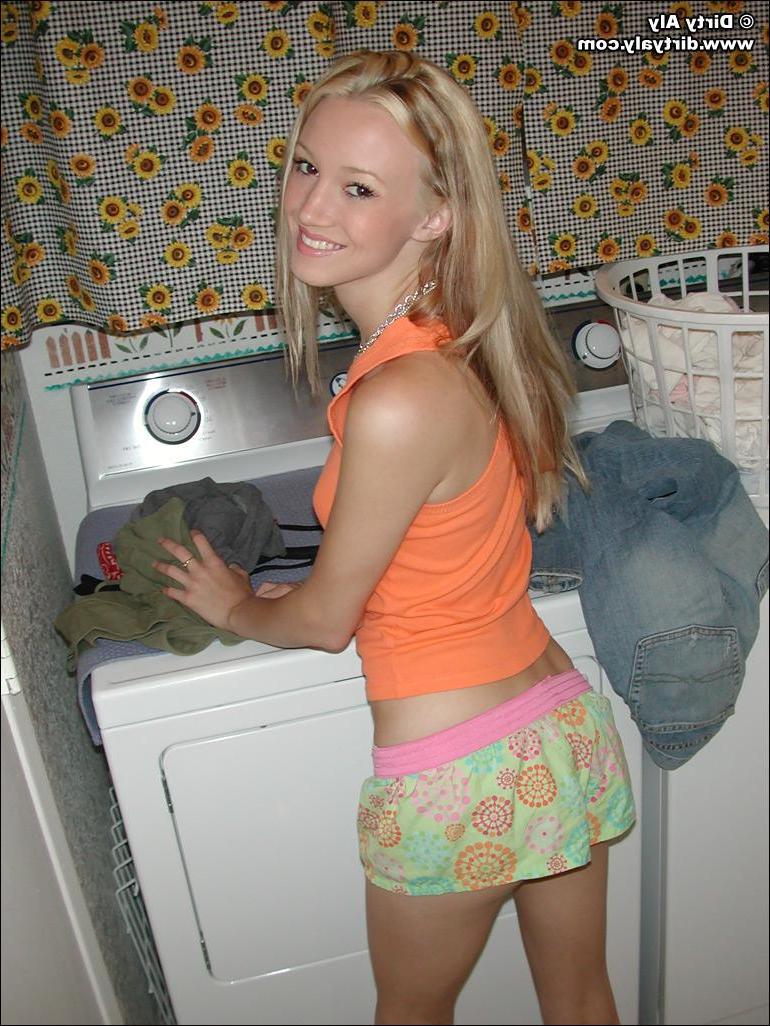20P Pictures of Dirty Aly doing her laundry