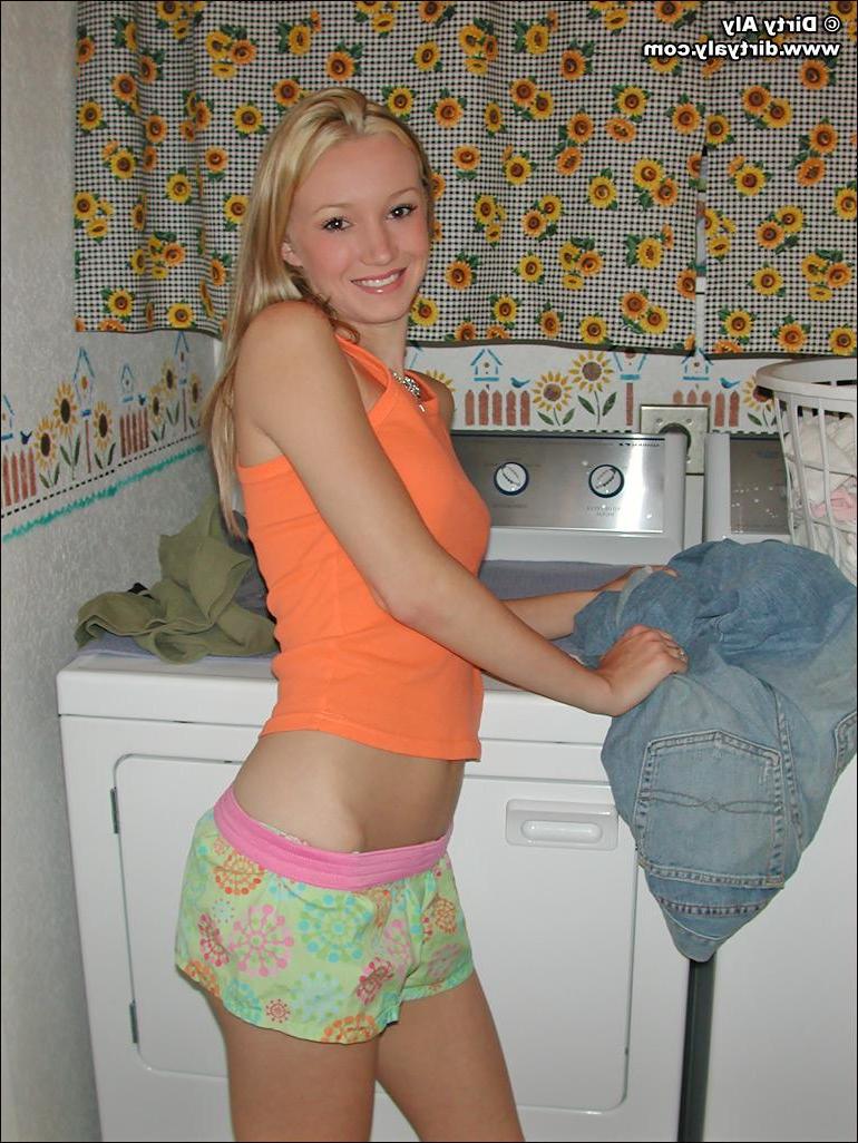 20P Pictures of Dirty Aly doing her laundry