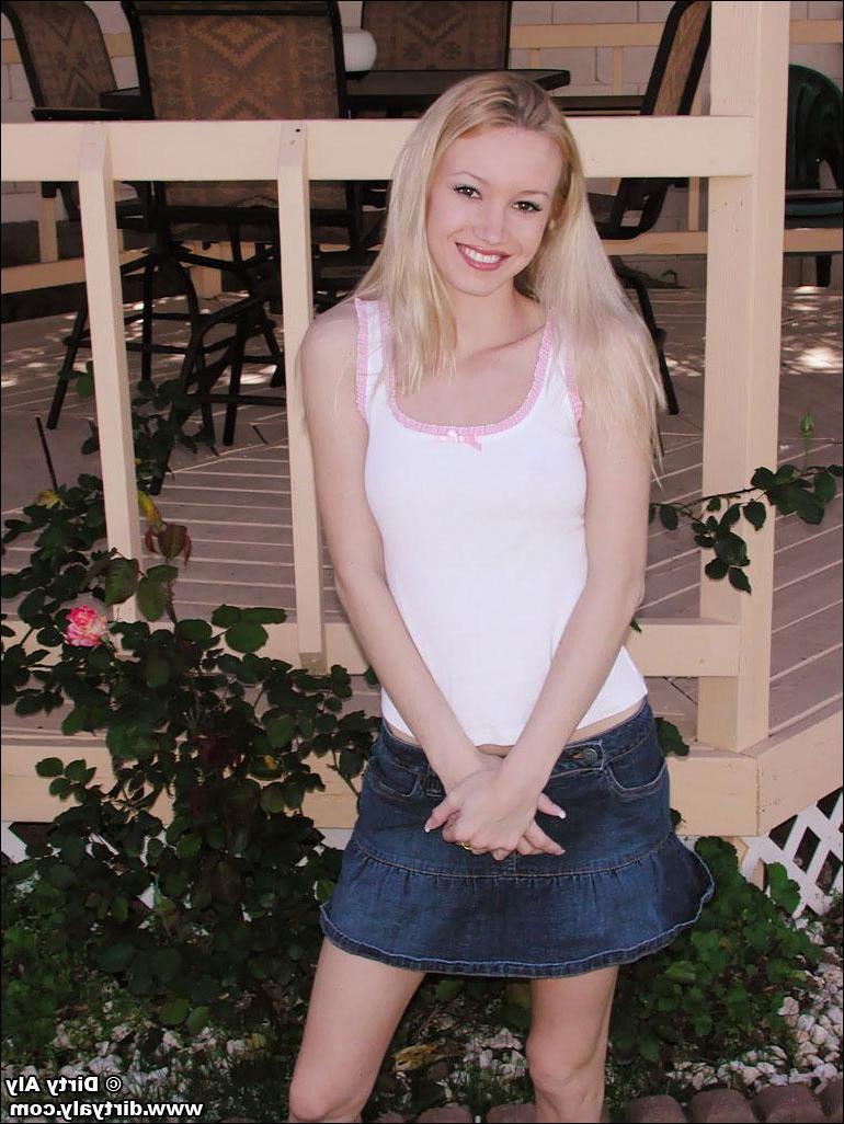 20P Pictures of Dirty Aly getting nude in the back yard