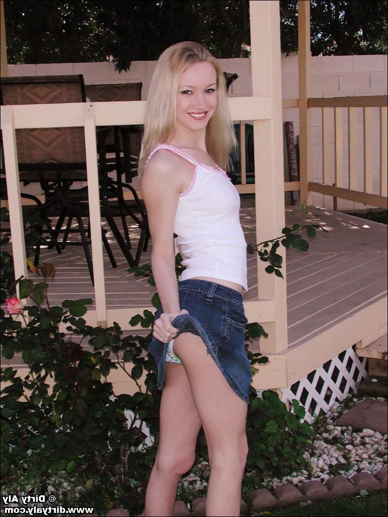 20P Pictures of Dirty Aly getting nude in the back yard