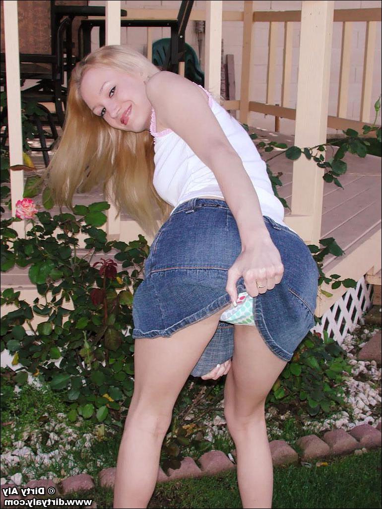 20P Pictures of Dirty Aly getting nude in the back yard