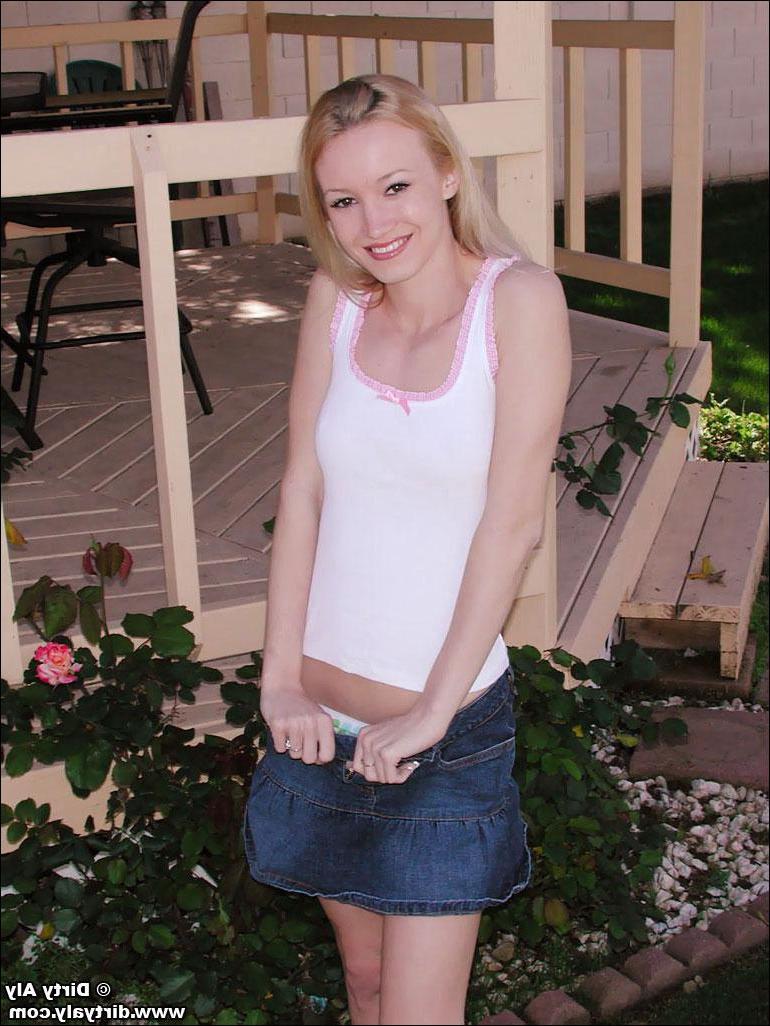 20P Pictures of Dirty Aly getting nude in the back yard