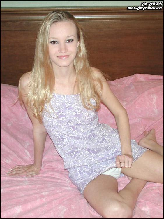 20P Dirty Aly spreads her pussy lips in bed