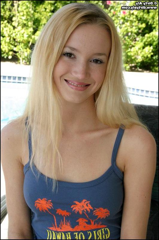 20P Pictures of Dirty Aly getting naked by the pool
