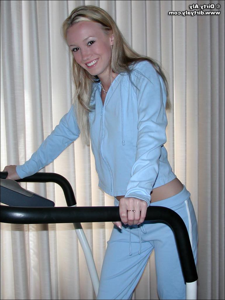 20P Pictures of Dirty Aly stripping while exercising