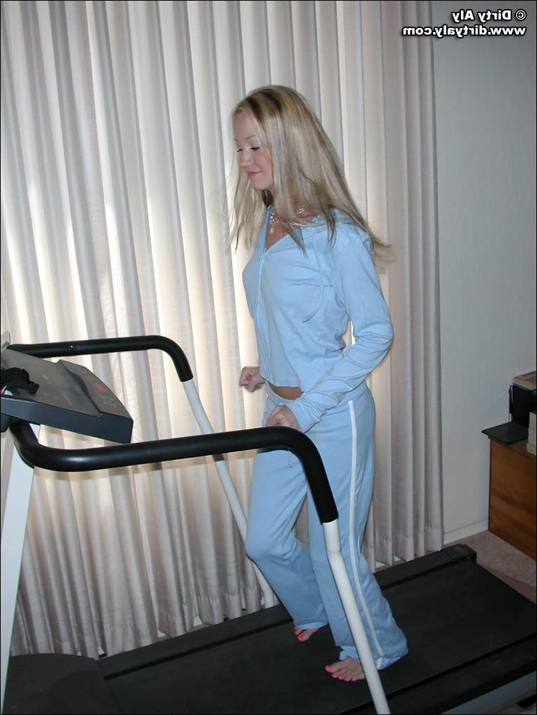 20P Pictures of Dirty Aly stripping while exercising