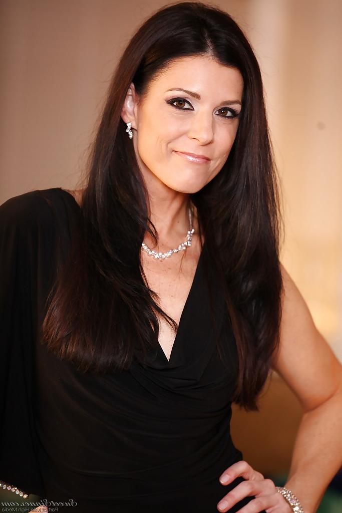 16P Seductive pornstar India Summer taking off her dress and panties