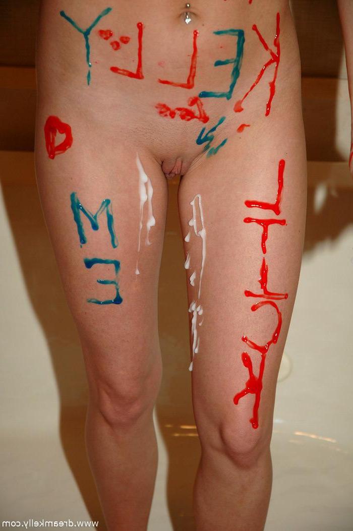 16P Kelly plays with body paint in the shower
