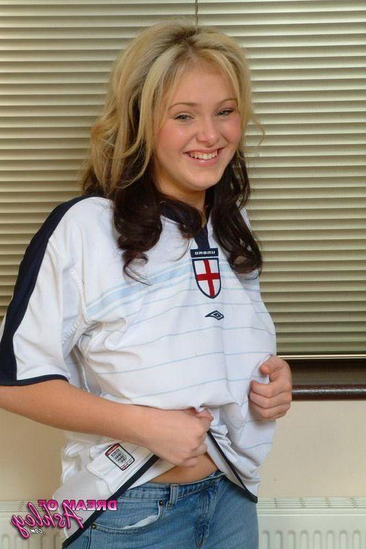 16P Pictures of teen hottie Dream Of Ashley teasing with her busty body