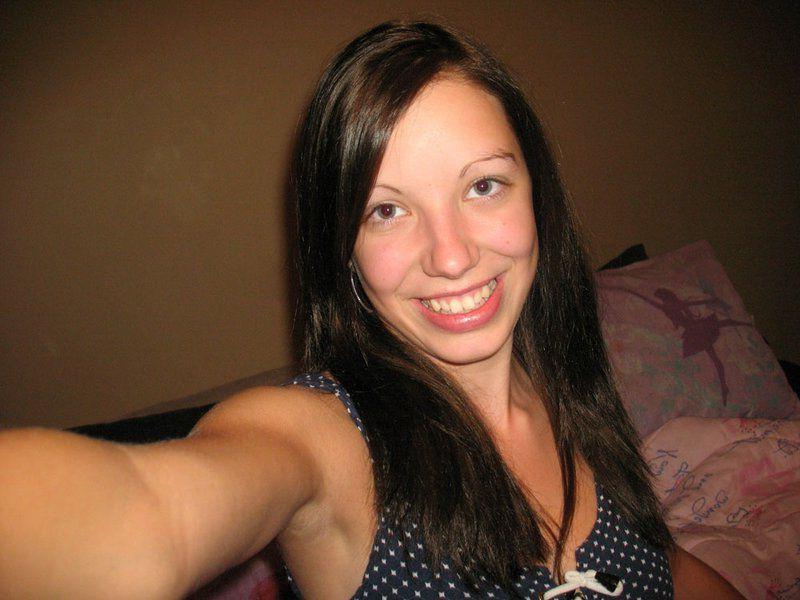 16P Pictures of teen babe Dream Taylor taking sexy pics of herself