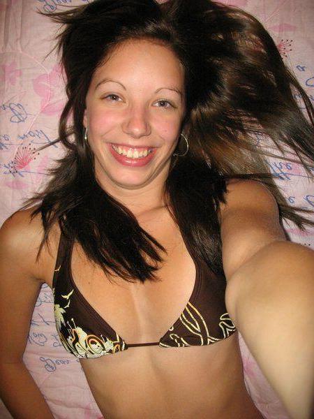 16P Pictures of teen babe Dream Taylor taking sexy pics of herself