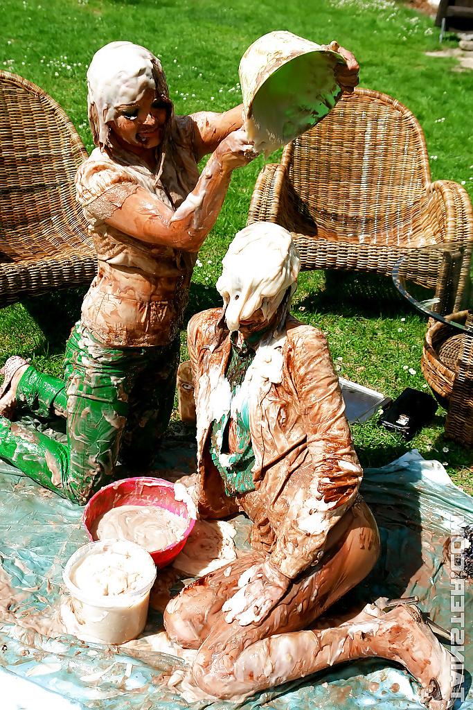 16P Kinky fashionistas make some slimy foodplay action outdoor