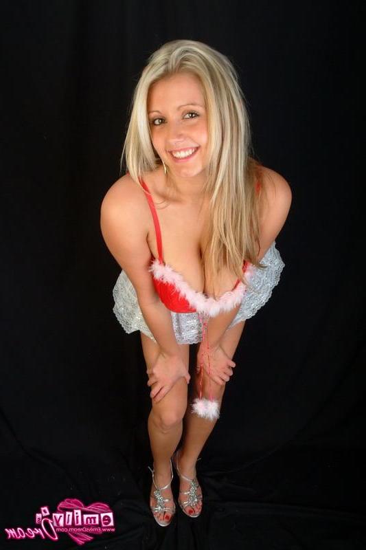 16P Pictures of Emily's Dream teasing with her hot body