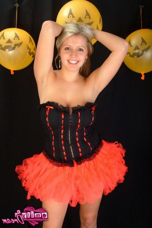 16P Pictures of teen girl Emily's Dream all ready for halloween