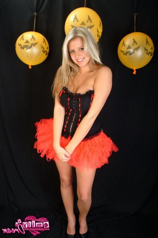 16P Pictures of teen girl Emily's Dream all ready for halloween