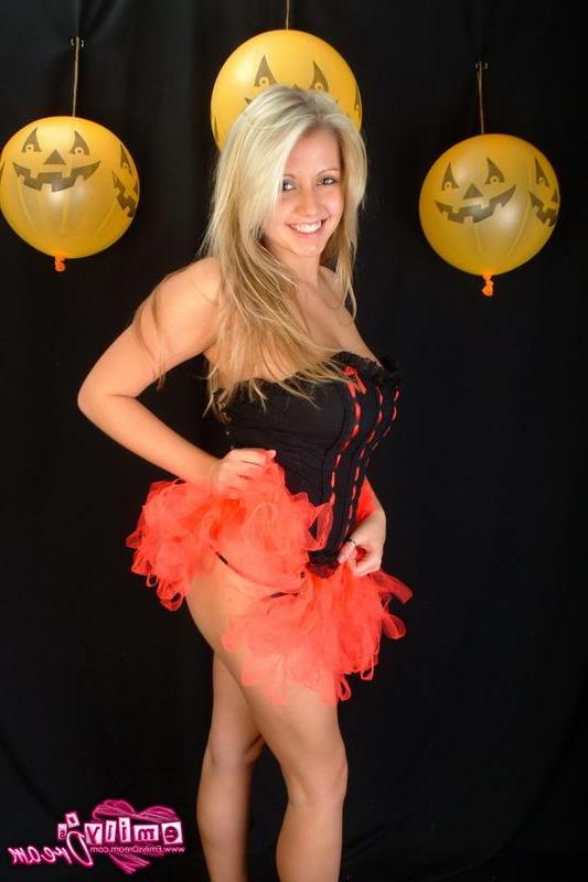 16P Pictures of teen girl Emily's Dream all ready for halloween