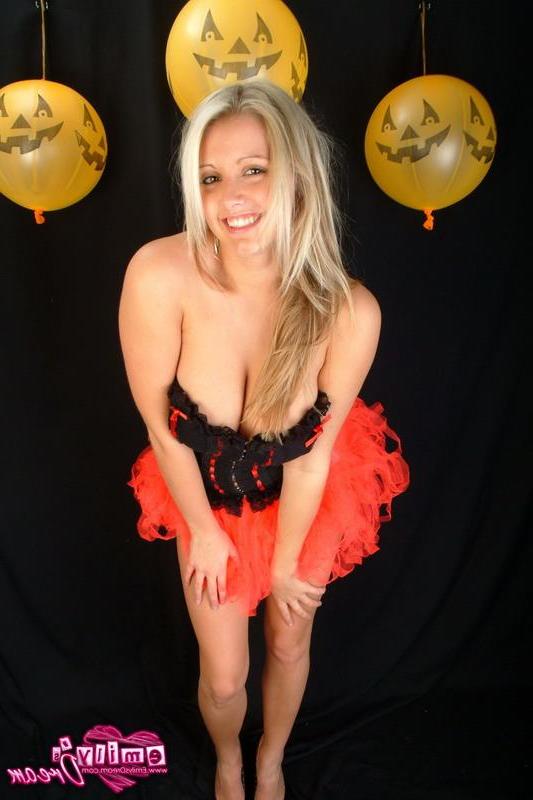 16P Pictures of teen girl Emily's Dream all ready for halloween