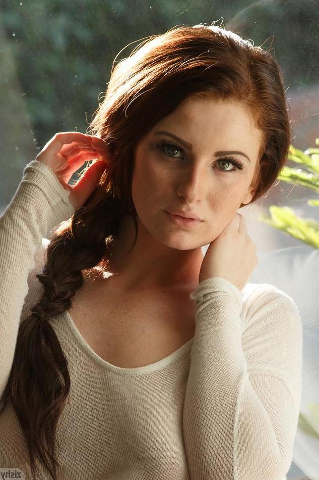 8P Beautiful redhead Emmy Sinclair teases in her heels