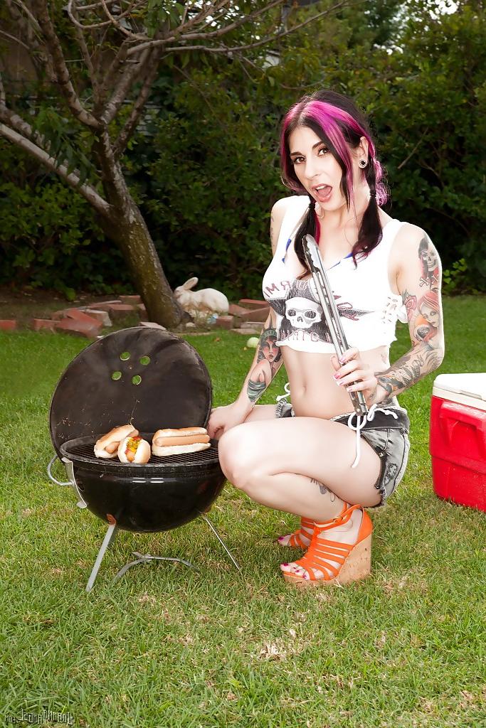 13P Playful tattooed amateur punk hottie revealing her goods outdoor