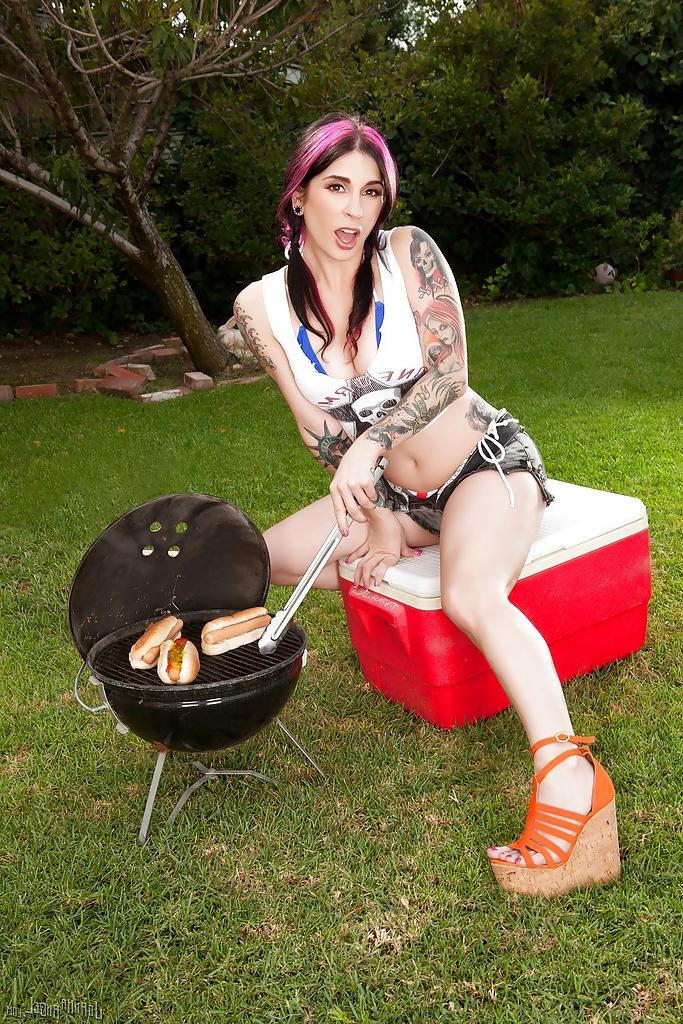 13P Playful tattooed amateur punk hottie revealing her goods outdoor