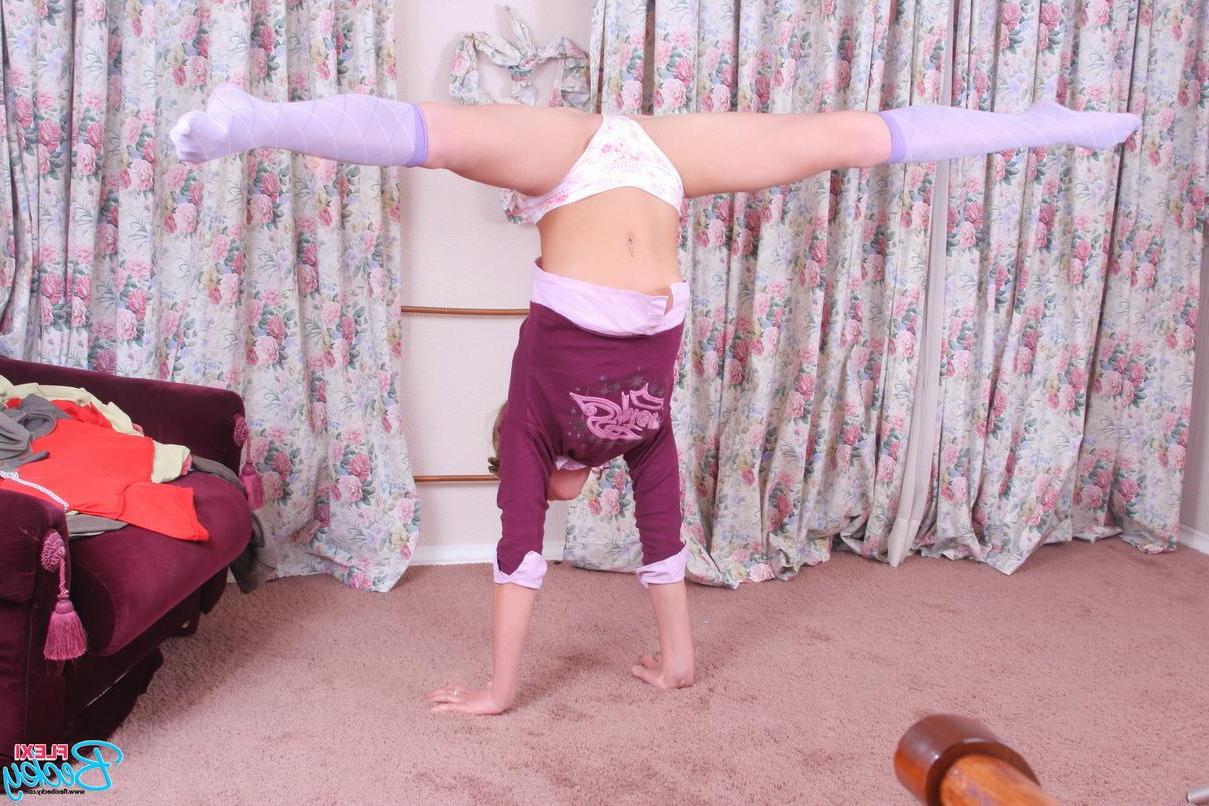 14P Pictures of teen cutie Flexi Becky flexing for sex