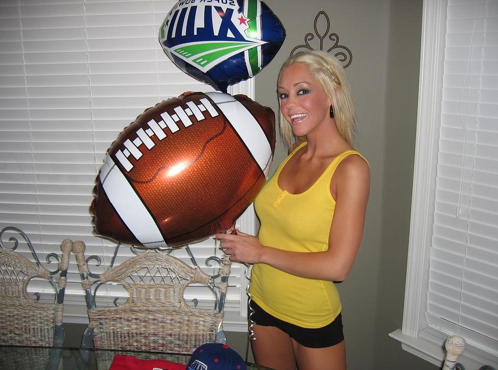 17P Pictures of Foxy Jacky partying on Super Bowl Sunday