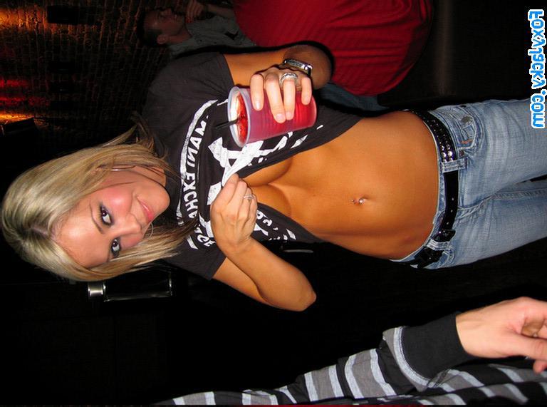 15P Pictures of teen Foxy Jacky getting pissed drunk