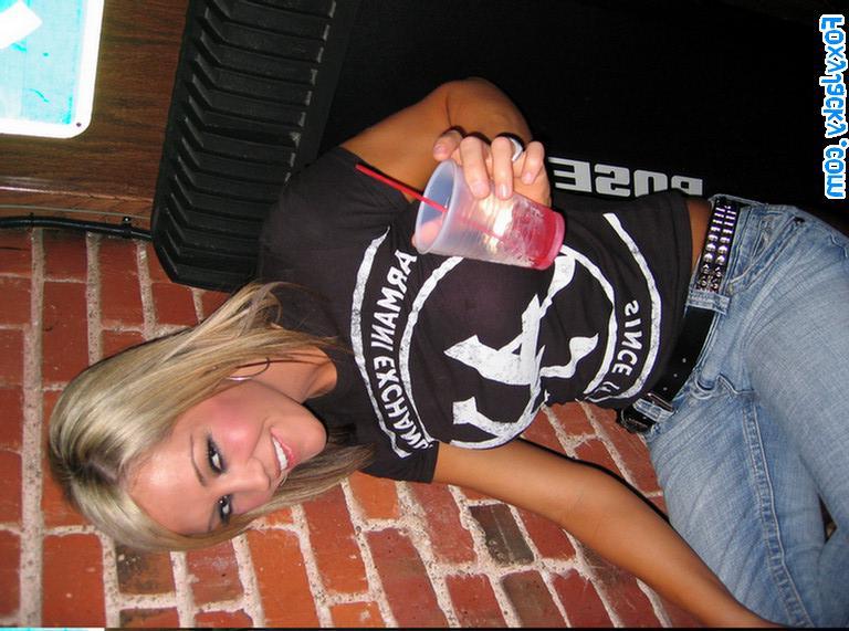 15P Pictures of teen Foxy Jacky getting pissed drunk