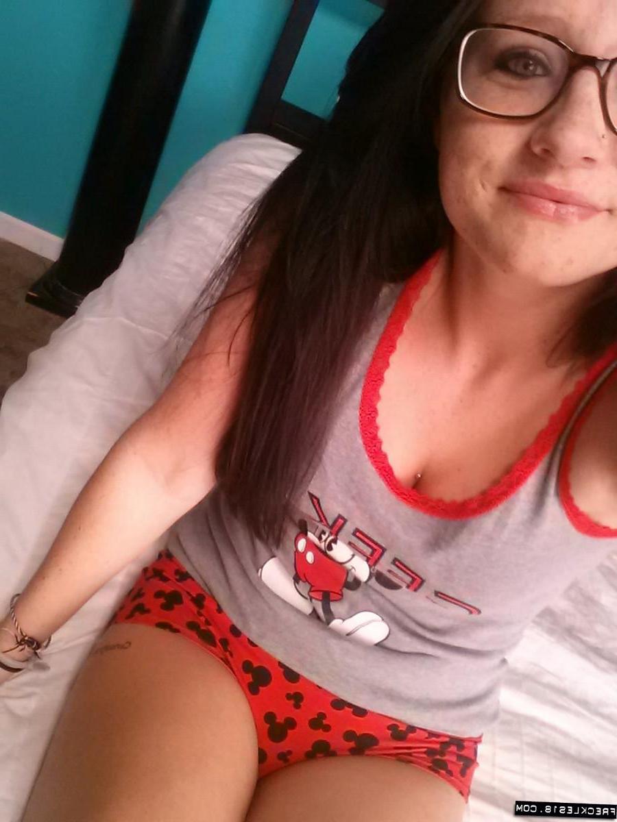 12P Freckles 18 wants to be your very own sexy geek girl